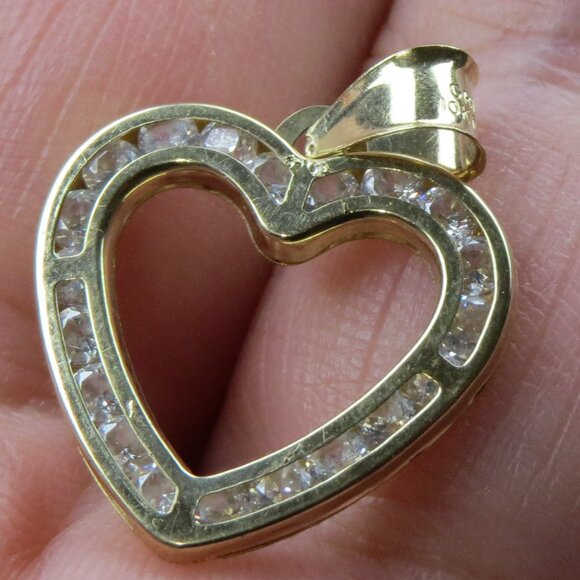 $450 10k Yellow Gold Hear Pendent - Picture 1 of 3